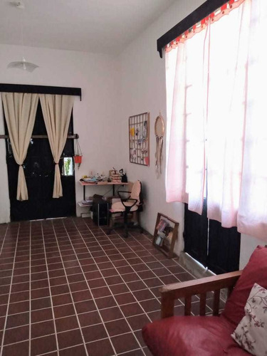 Casa De 5 Ambientes, Con Depto. Interno