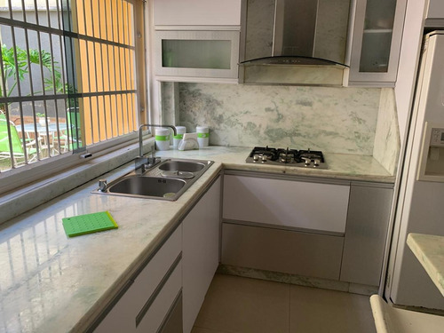 Imagen 3 de 8 de Town House En El Parral En Venta