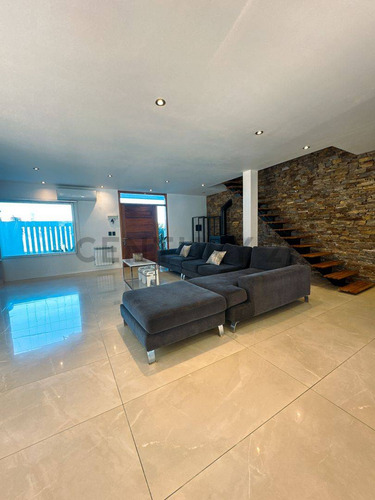 Casa En Venta En City Bell, Barrio La Serena, Calle 446 E/ 157 Y 158