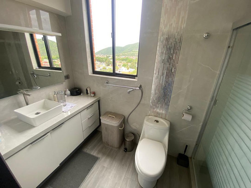 Apartamento En Venta En Cumboto Sur, Puerto Cabello. Inmobiliaria Maggi 2038