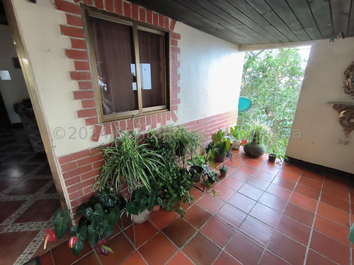 Terreno En Venta En La Colonia Tovar Cda 25-518 Yf