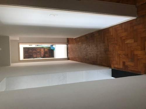 Imagem 6 de 14 de Apartamento 3/4, Terceiro Andar, Escada, Conservado
