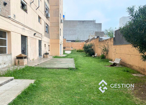 Departamento De Dos Dormitorios En Barrio Alberdi - Oportuni