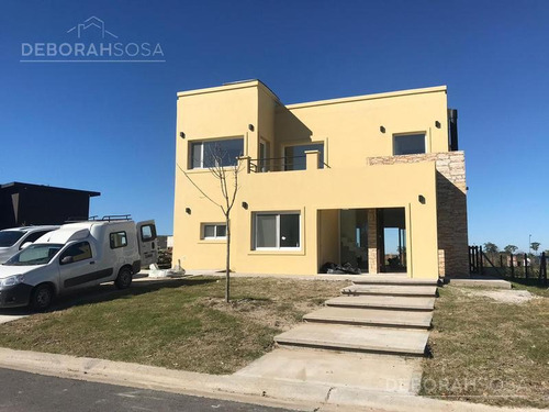 Imagen 3 de 19 de Linda Y Cómoda Casa En Venta, Barrio Araucarias. Puertos Del Lago