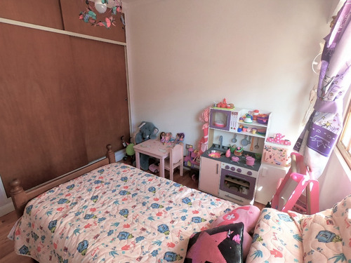 Triplex 108m2 Living, Comedor, Toilette, Cocina, Quincho (c/lav), Patio(c/parr), 3 Dor Y Baño. Video