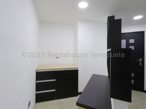 Moderna Oficina En El Triangulo Del Este De Barquisimeto, Remodelada, Fresca Y Amplia, 2 3 - 3 2 6 9 1 Ideal Para Tu Empresa Del Ramo Servicios, Francisco Rojas Norscia Rentahouse, Llama Ya Y Compra!
