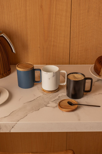 Jarro Mug De Ceramica Blanca Tapa De Acacia 8.5 X 10 Cm