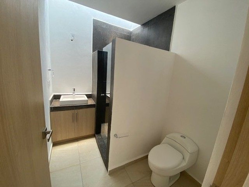 Casas En Venta En Grand Juriquilla, 3 Recamaras, Jardín, Family Room, Lujo!