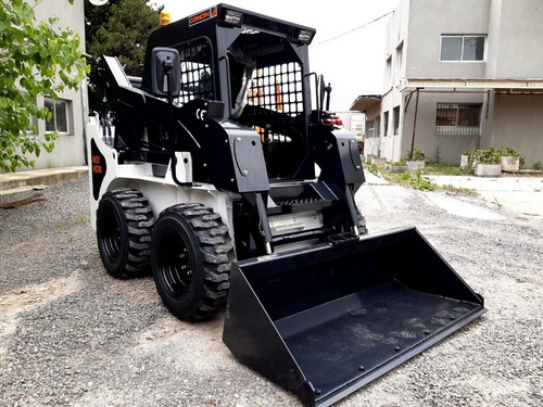 Imagen 13 de 15 de Cowdin Mini Cargadora Rex V570