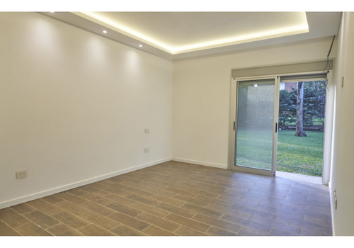 Casa De 3 Dormitorios Con Cochera, Galería Y Piscina