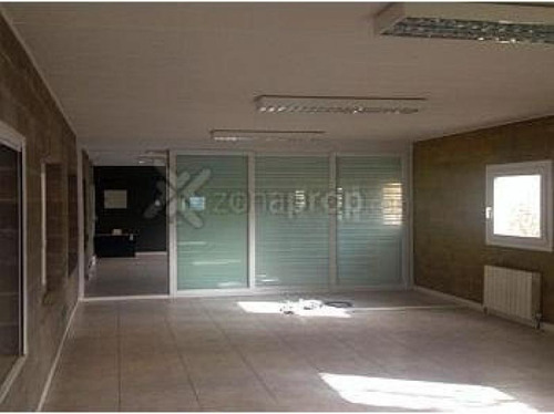 Imagen 5 de 12 de Depósito Con Oficinas.