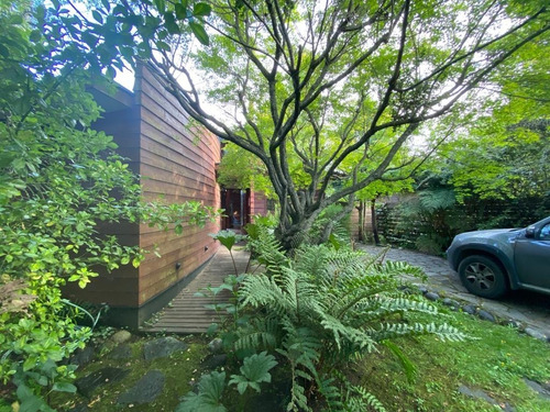 Imagen 2 de 17 de Dentro Del Centro De Pucon, Excelente Casa, 3 Dormitorios