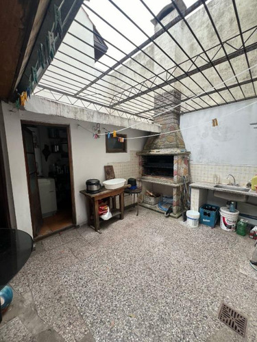 Venta Casa 6 Ambientes Jardin Parrilla Garage Barrio Constitucion