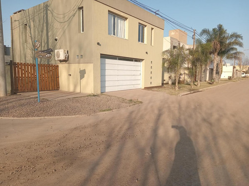 Casa En Venta - 3 Dormitorios 3 Baños - 560mts2 - Villa Nueva, Córdoba
