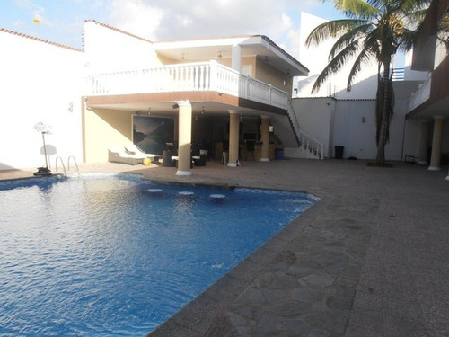 Casa De Lujo En Venta Urb San Jacinto Maracay Con Piscina Gimnasio Zona Exclusiva Negociable Kg:23-3908