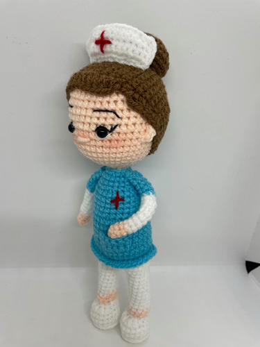 Enfermera Muñeca Tejida A Crochet Peluche Doctora Artesanal