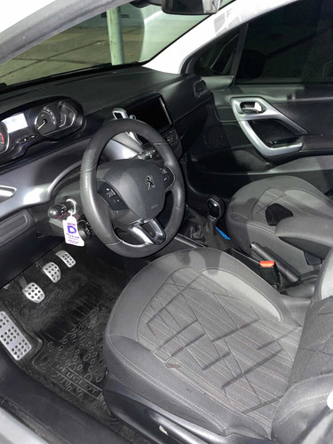 Peugeot 208 Feline