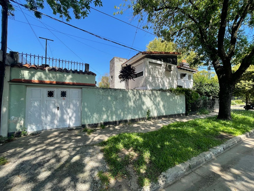 Casa De Estilo En Venta A La Venta Sobre Bv Oroño