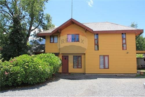 Imagen 1 de 30 de Remax Vende Casa Y Galpón Muy Céntrico En Pucón.