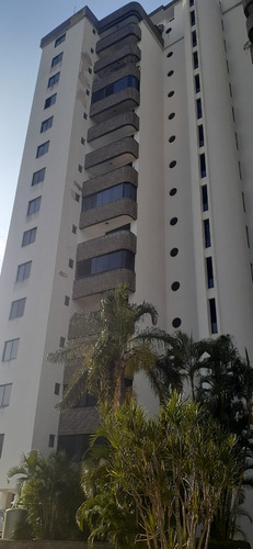Apartamento En Venta Urbanizacion Los Mangos, Res. Xcaret, Frente A La Clínica Ieq