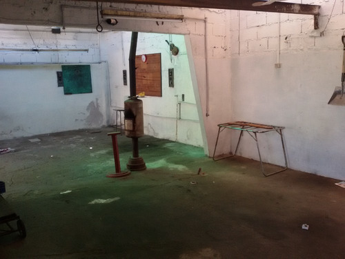 Alquiler De Local Industrial En Ituzaingo.