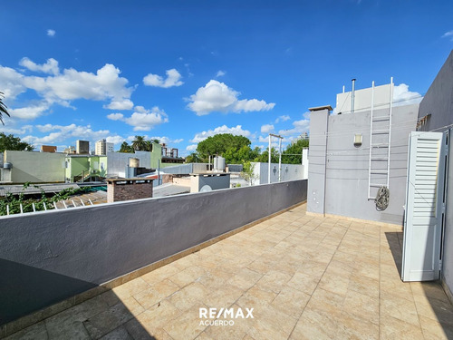 Vende Casa P. Alta 3 Dorm. + Cocheras San Nicolas