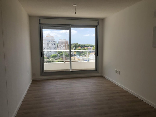 Imagen 10 de 20 de Departamento - Malvín-complejo Pilay - 1 Dorm Con Amplia Terraza Con Renta