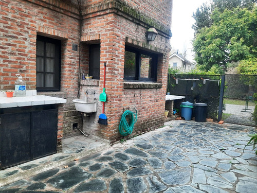 Ubicado En El Exclusivo Barrio Cerrado La Arboleda De Don Torcuato. Lindisima Casa Con 4 Dormitorios. Gran Lote De 920m2. Pileta. Muy Buen Estado.
