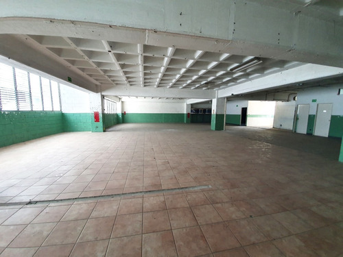 Imagen 9 de 14 de Edificio / Deposito / Oficina En Alquiler