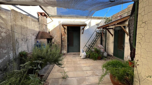 Casa En Venta - 2 Dormitorios 2 Baños - Local - 228mts2 - Mercedes