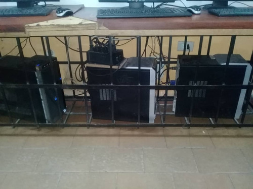 Imagen 4 de 8 de Monitores Y Cpu Completos A La Vista