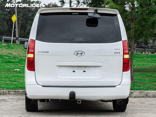 Imagen 4 de 25 de Hyundai H-1 2.5 Gls 12 Asientos | Permuta / Financia