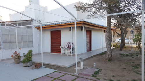 Vendo Casa.5amb, Quincho/garage, 140m Cub., Patio, Jardín.