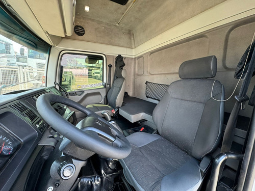 Volkswagen 25.420 T.a 6x2 - Automático