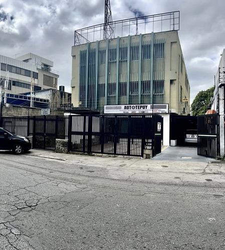 Venta La Urbina Edificio Industrial 950m2 