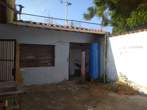 Casa Con Local En El Centro De Guacara Ns