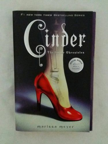 Cinder The Lunar Chronicles Marissa Meyer Libro En Ingles 