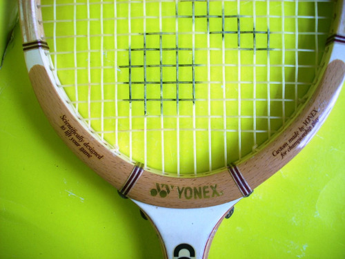 Raqueta De Tenis Yonex Con Su Forro Ganga...!!!!!