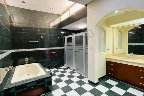 Experimenta El Lujo Y La Comodidad En Esta Impresionante Residencia Con Una Superficie De 600 M2 ...
