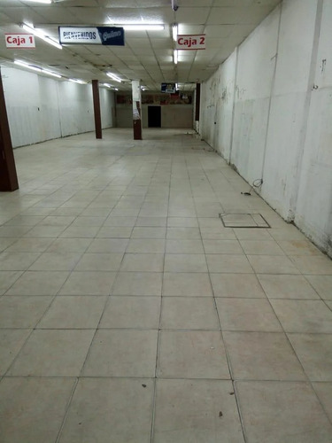 Imagen 4 de 9 de Amplio Local Comercial Ideal Supermercado En Alquiler En Flores