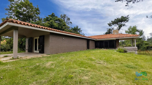 Venta De Casa 3 Dormitorios Y Servicio En El Golf Punta Del Este