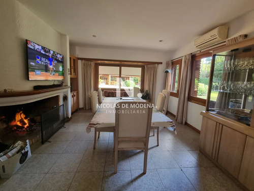 Vende Espectacular Casa En Beverly Hills - Punta Del Este De 2 Plantas Con Piscina, Parrillero