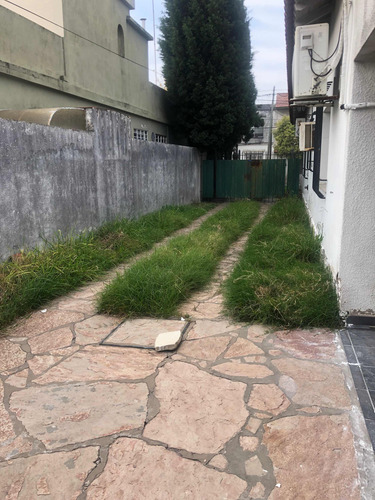 Casa En Venta 4 Ambientes Con Jardín Amplio, Pileta Y Cochera