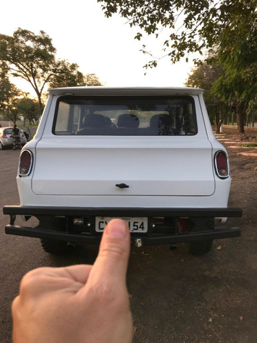 Veraneio 4x4 V8,