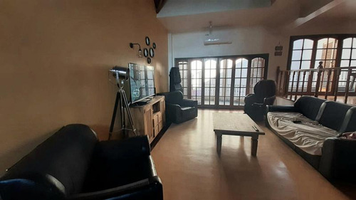 Casa En Venta - 3 Dormitorios 5 Baños 1 Cochera - 335mts2 - Villa Urquiza