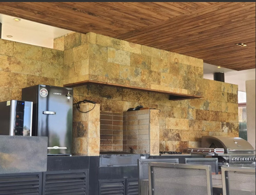 Venta De Espectacular Casa En Hacienda Chacabuco 5 Dorm.