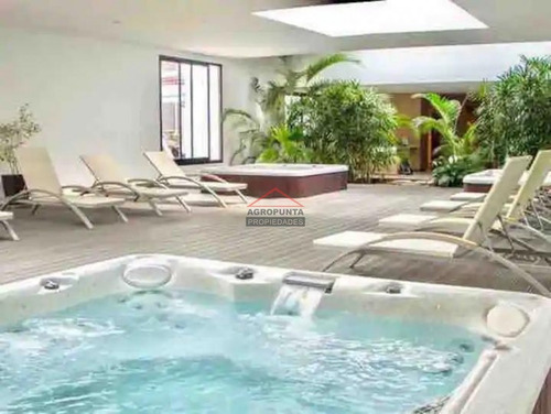 Departamento De 2 Dormitorios En Venta, Punta Del Este- Ref: 5428