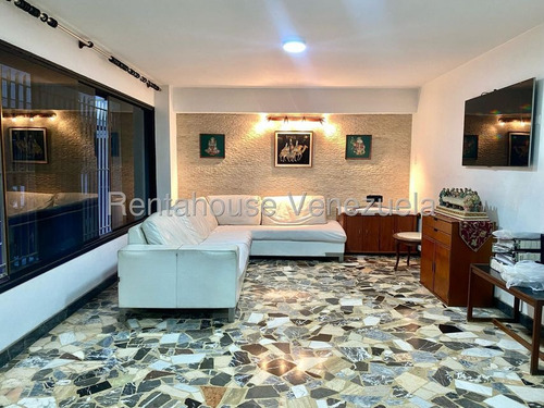 Se Ofrece En Venta Hermoso Y Amplio Apartamento Remodelado Ubicado En El Paraiso
