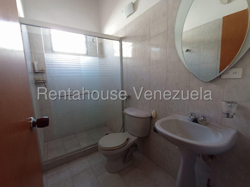 Venta Espectacular Casa De Dos Niveles,en Urb Parque Choroni Cabudare Tres Baños Y Medio, Garantizando Privacidad Y Funcionalidad Gabriela C