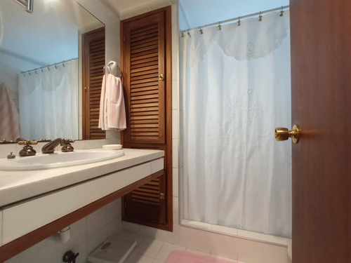 Imagen 24 de 30 de Venta Apartamento 3 Dormitorios En Suite Mas Dependencia Vista Al Mar Punta Del Este